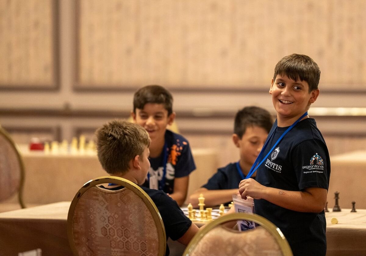 Children laughing between rounds